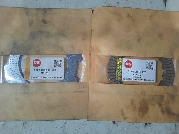 Clutch plate and pressure plate