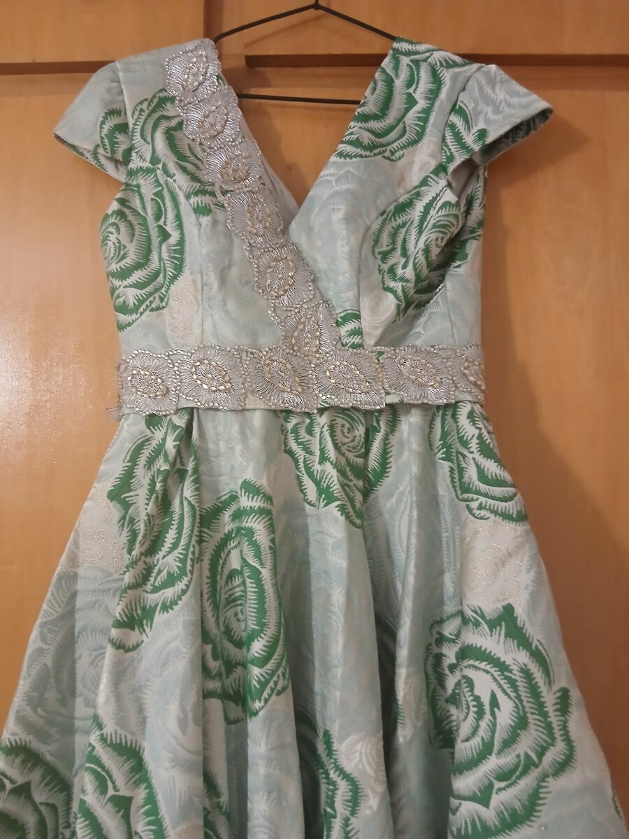 Robe élégante fleurie verte