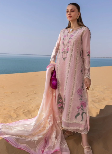 Romantic dress in pale pink with floral embroidery