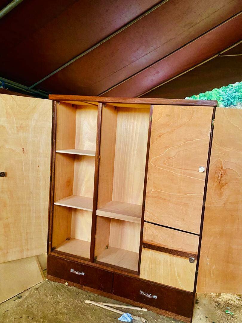 Armoire en bois robuste