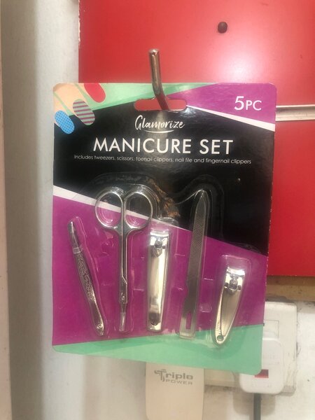 MANICURE SET