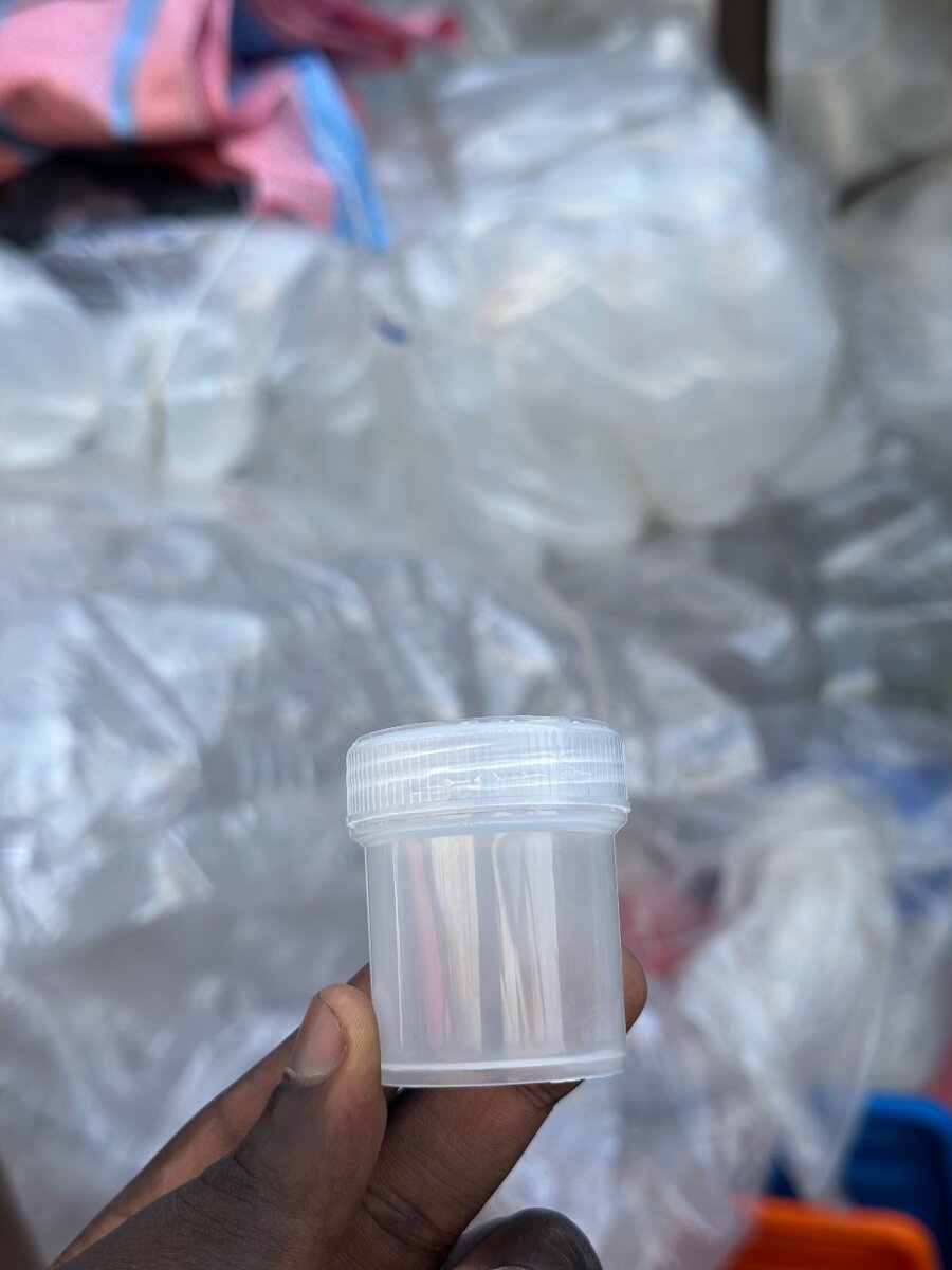 Conteneurs d'échantillons plas