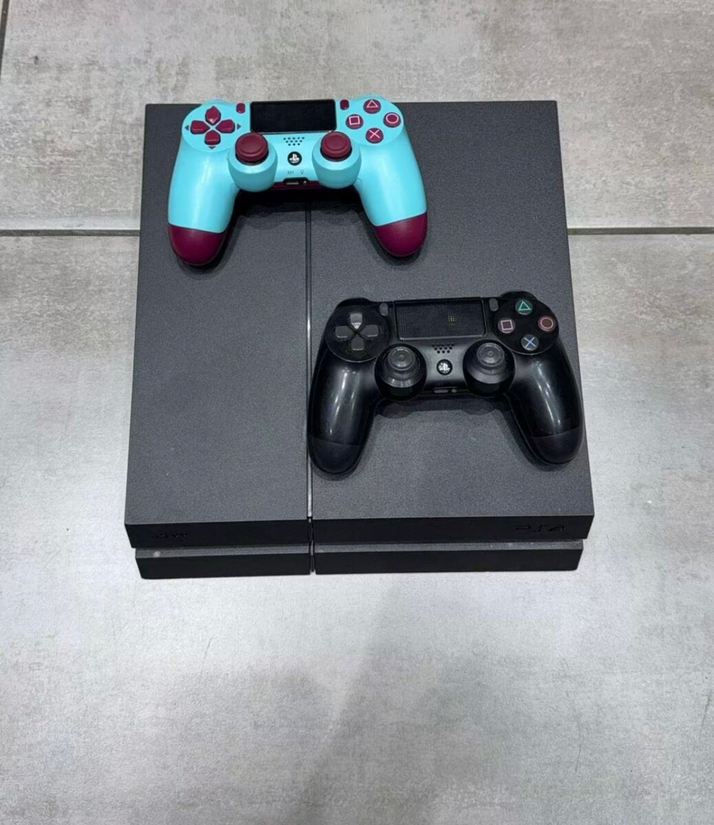 Neatly ps4 standard 1tb 5games with two controllers