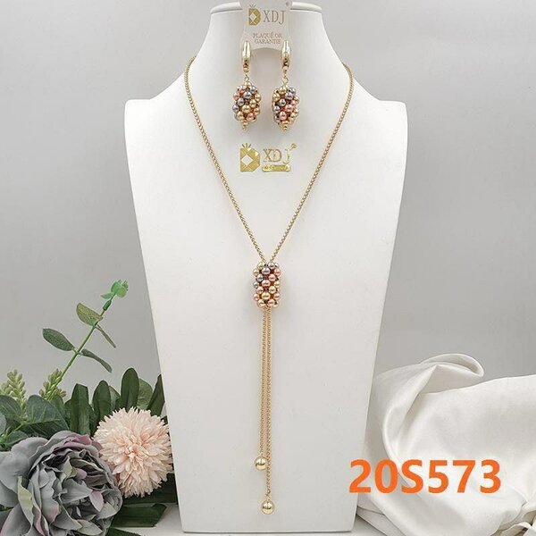 Collier perles multi-rang élégant