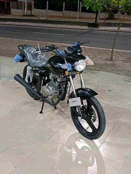 Moto utilitaire 150cc noire