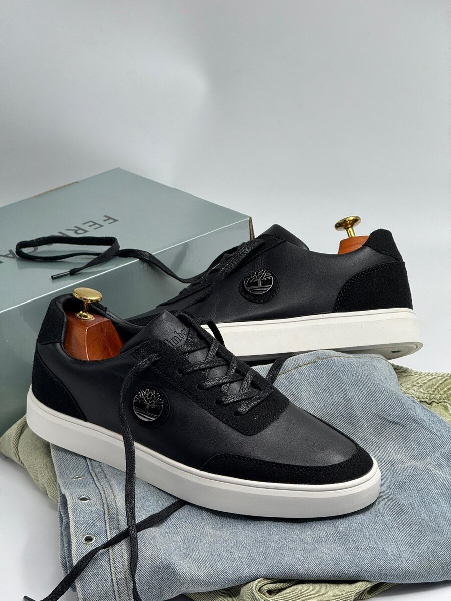 TIMBERLAND BLACK AND WHITE