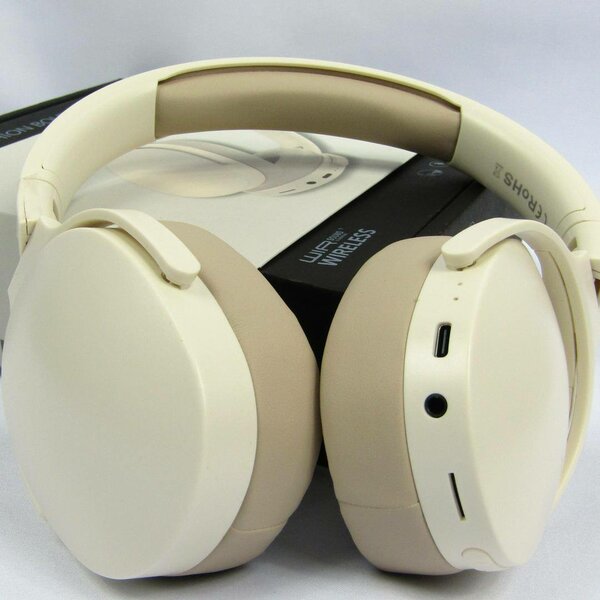 P2961 Wireless Bluetooth Noise Cancelling Headset