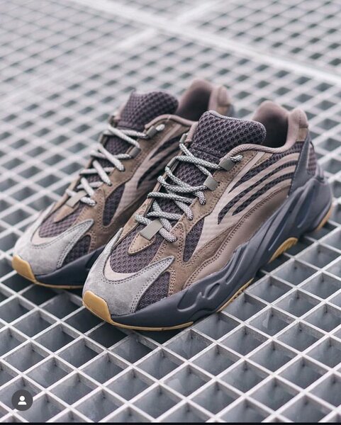 Yeezy boost 700