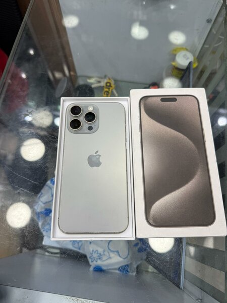 15 Pro Max 256Go disponible av