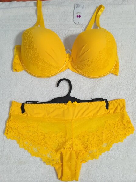 Ensemble soutien jaune