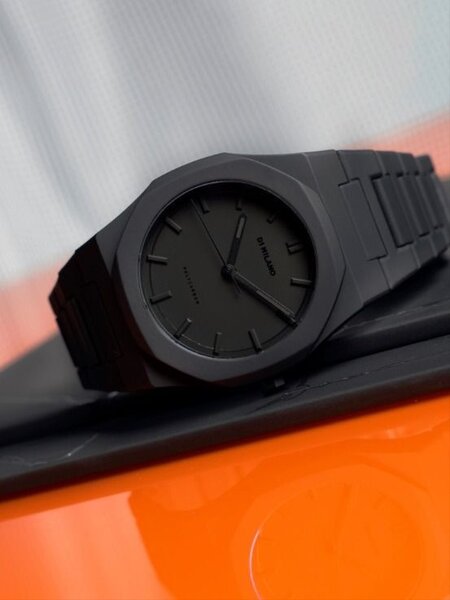 Montre en acier inoxydable noire