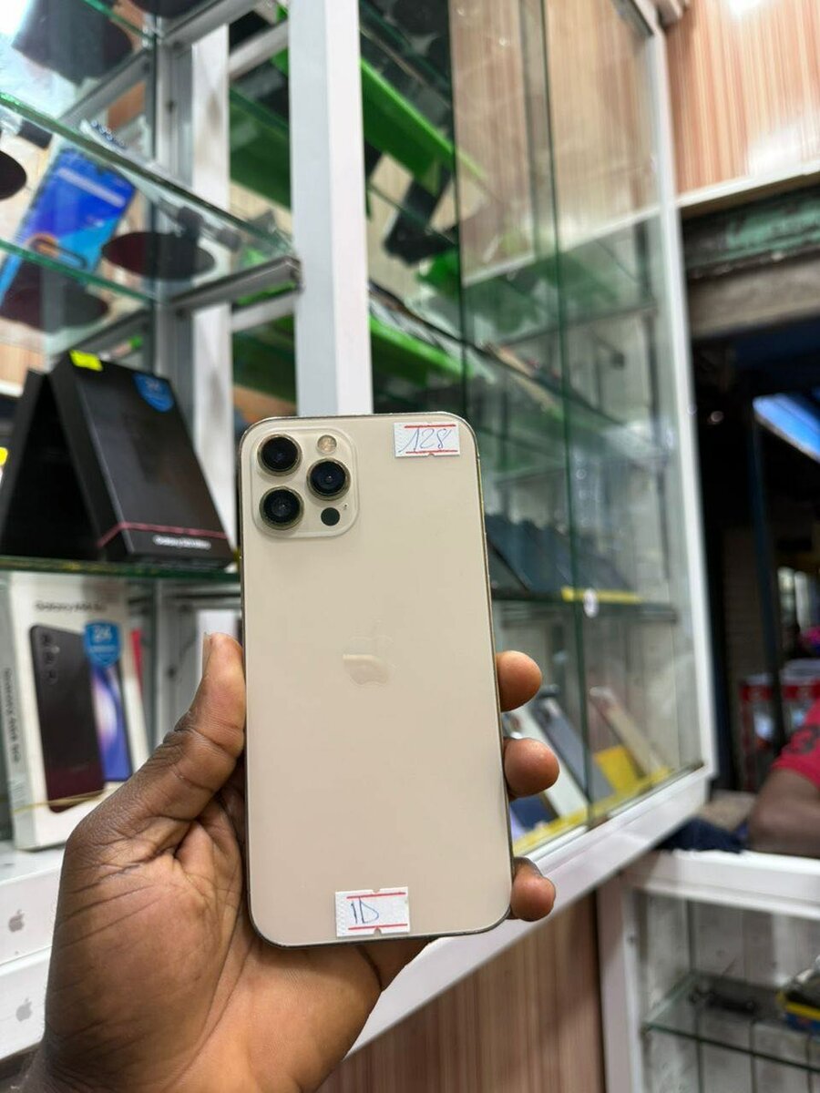 iPhone 12 Pro Max sans id