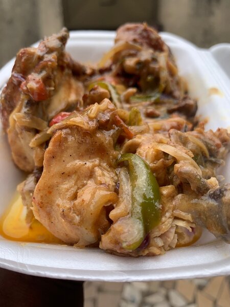 Poulet à l'étouffée épicé