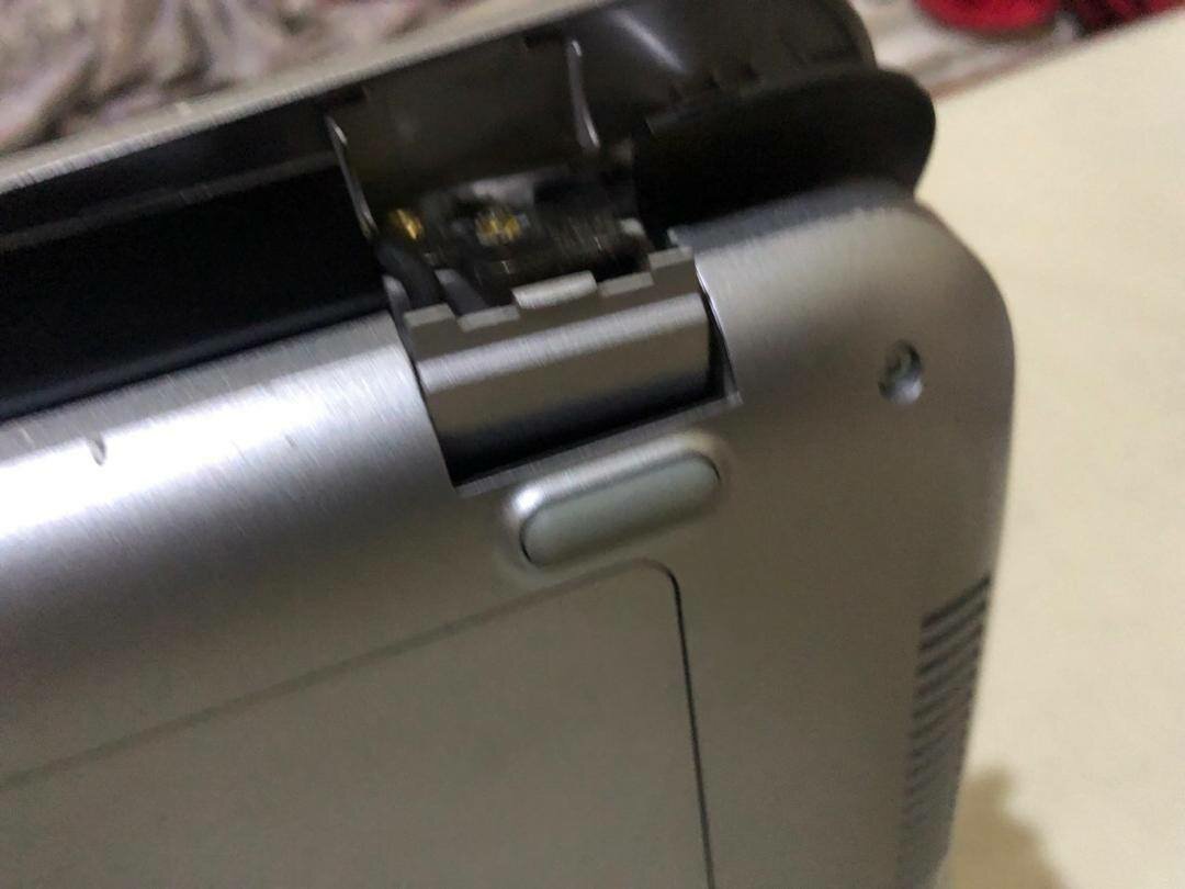 Réparation d charnières d'ordinateurs