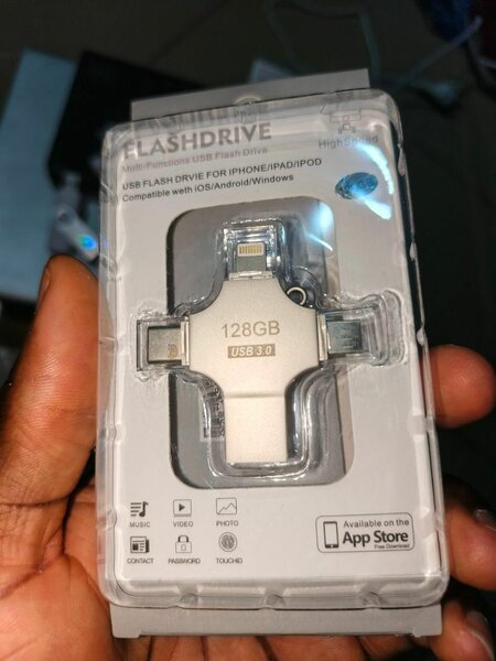 Clé USB 4 en 1 128Go