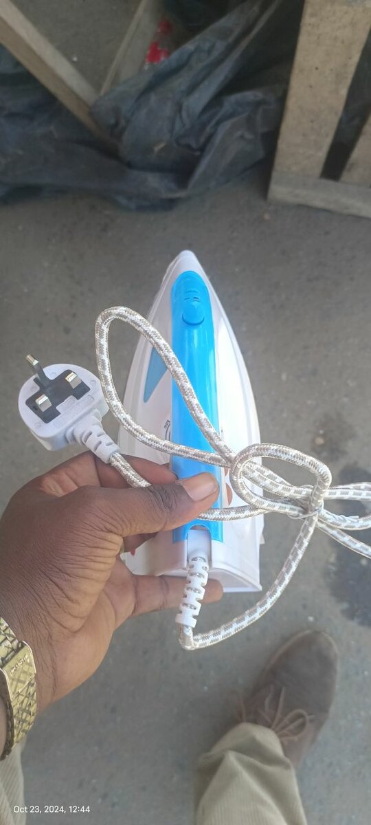 Royal Master steam iron BS-600