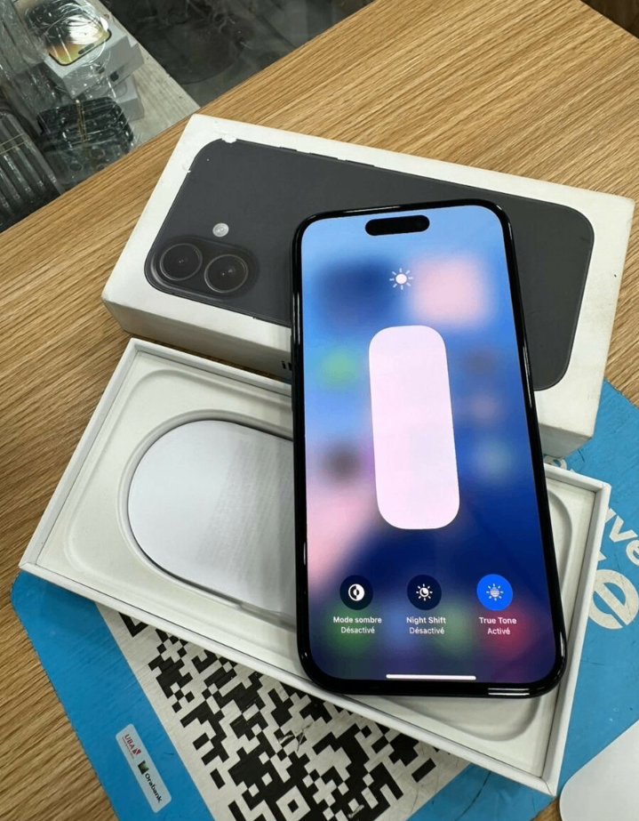 iPhone 16 simple