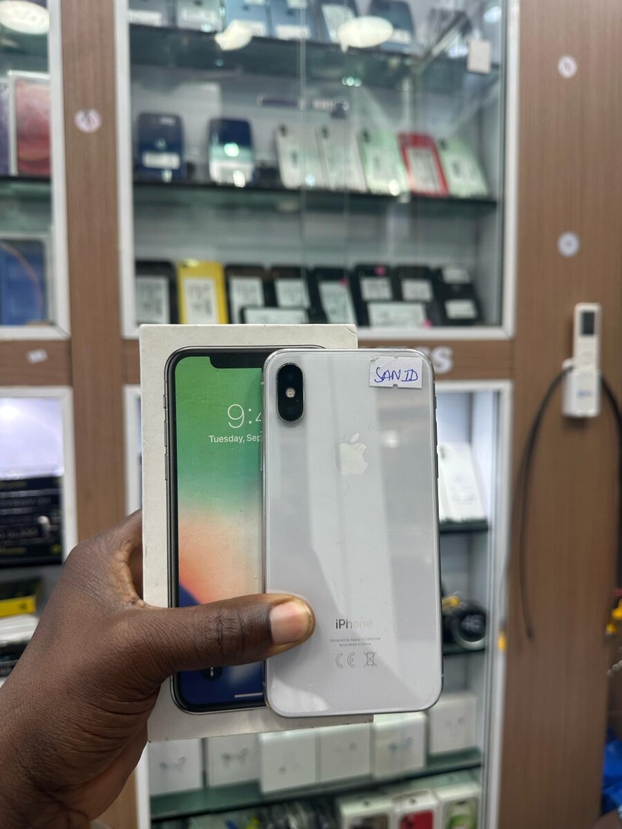 iPhone X 64giga sans ID