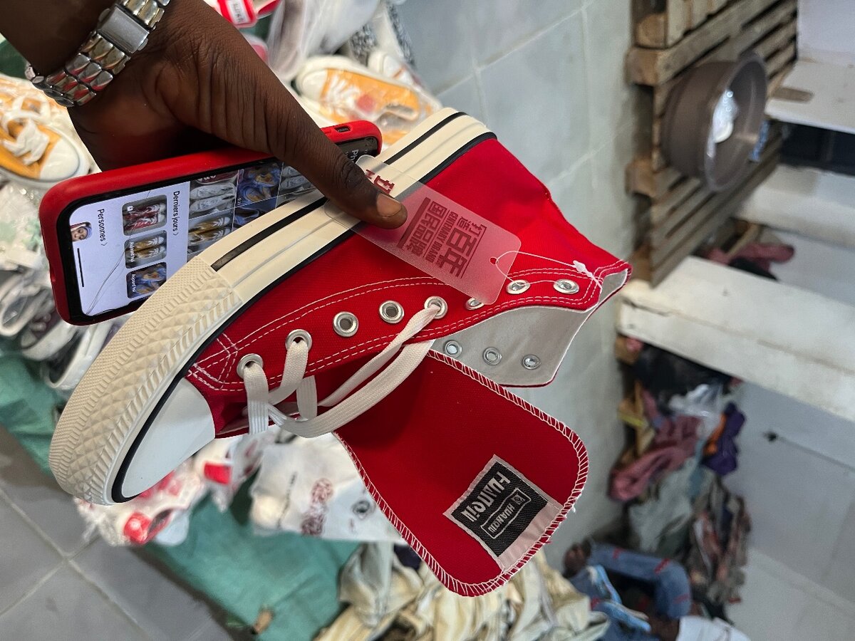 Tennis rouges classiques unisexes