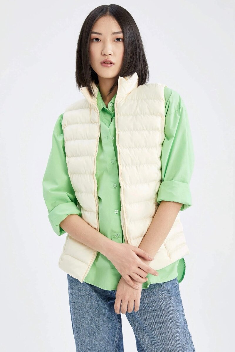 Безрукавка, жилет