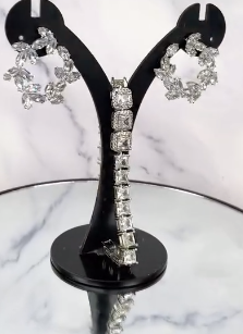 Beautiful set with round earrings