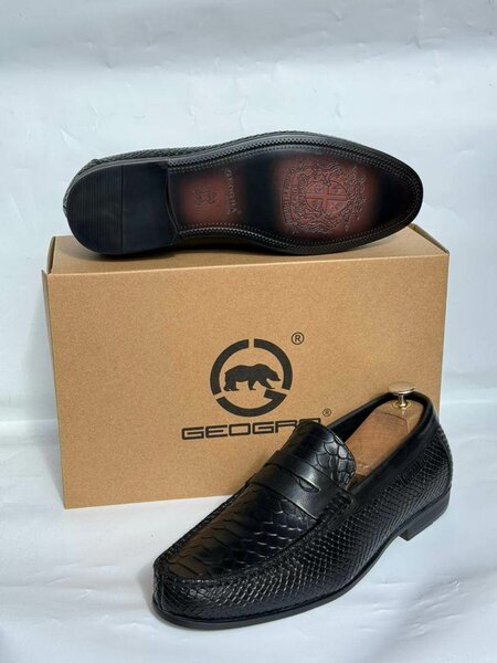 Mocassins en cuir texturé