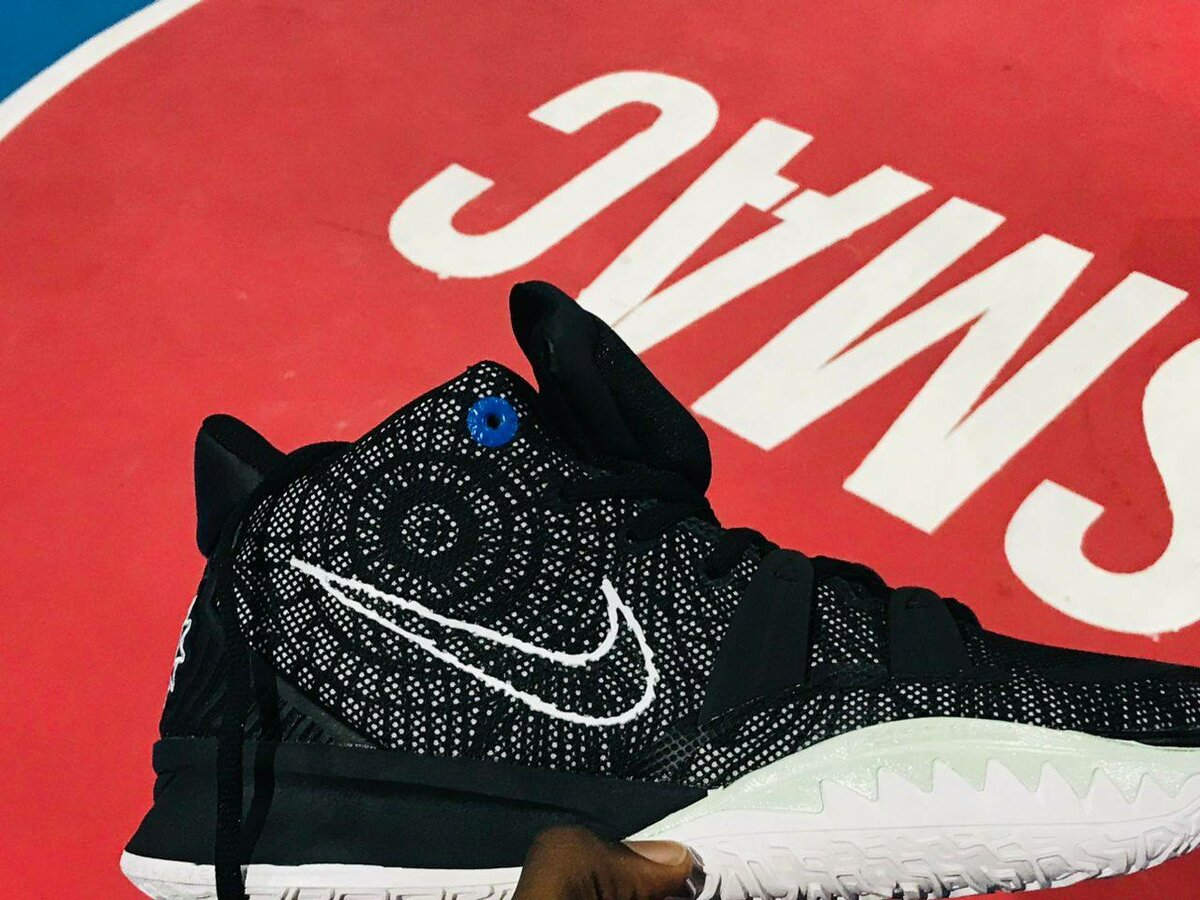 Nike Kyrie 7