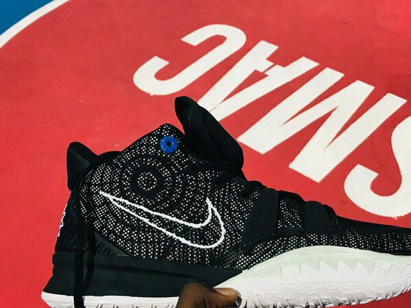 Nike Kyrie 7