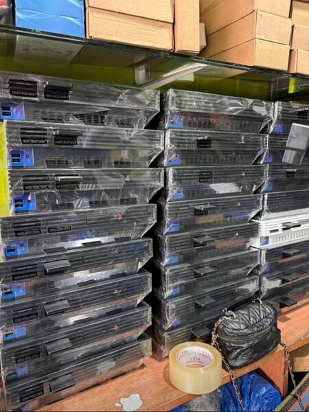 CONSOLE PS2 AVEC 2 MANETTES