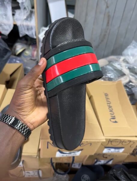 Claquettes tendance unisex