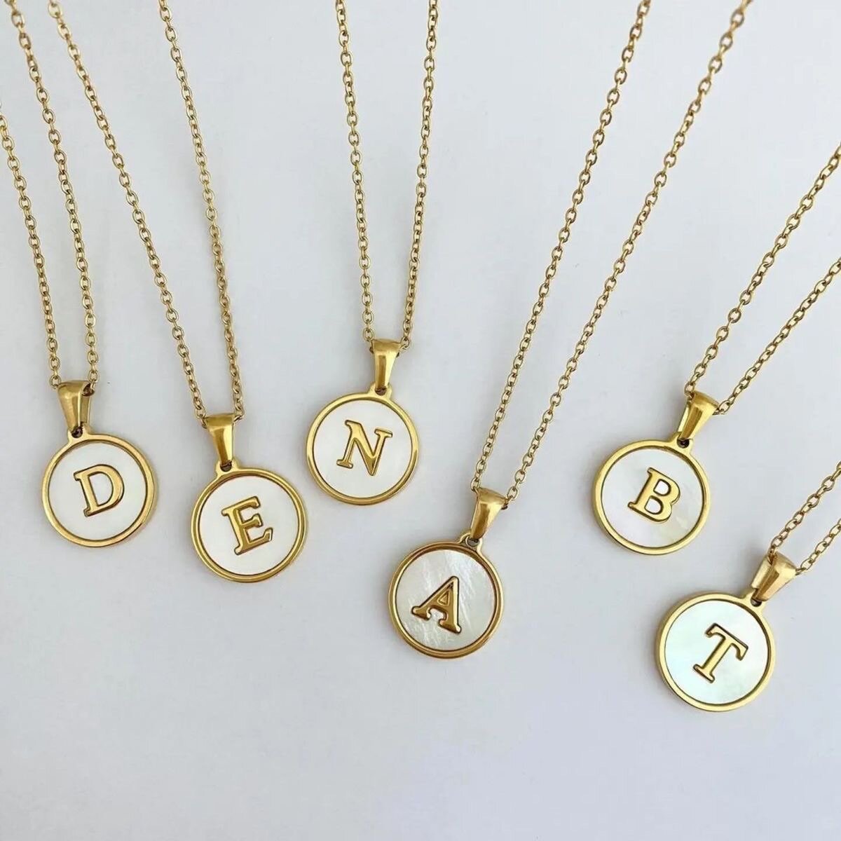 Collier Initiale Doré Élégant