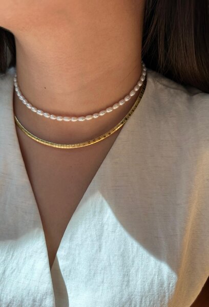 Чокер из натуральных речных жемчугов. Золотистое колье