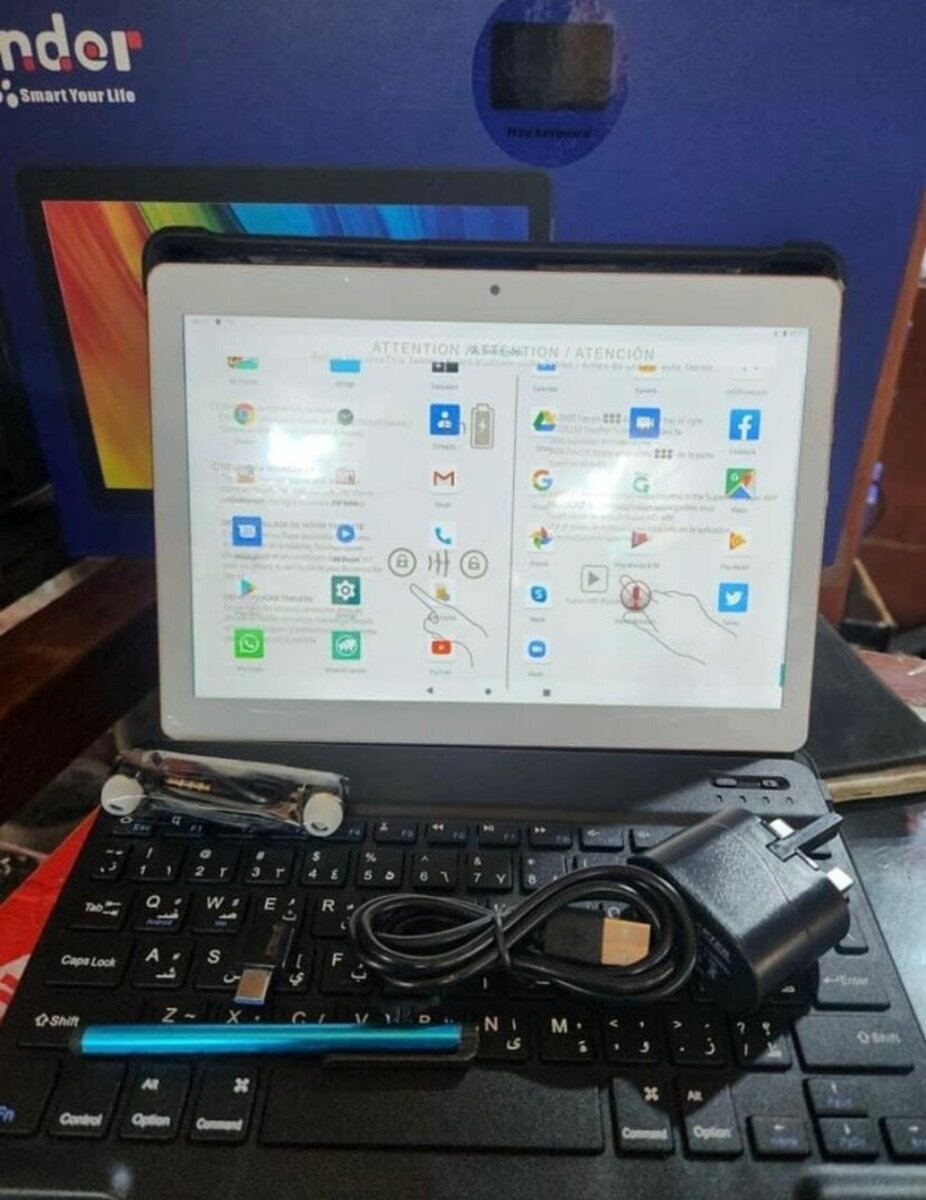 Tablette avec clavier Inder