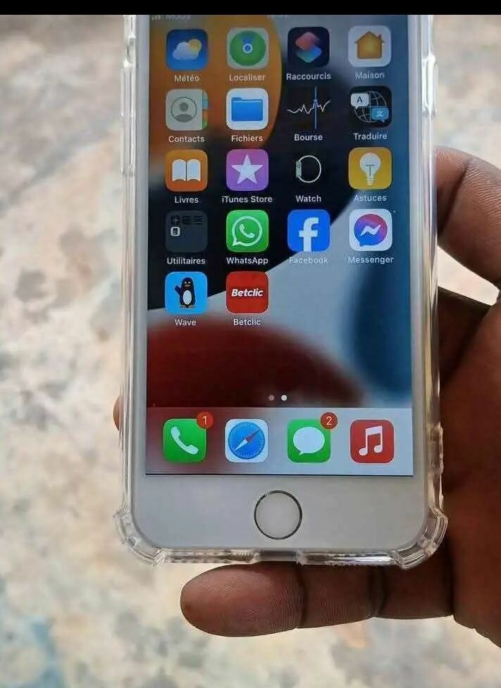 iPhone Argent avec Coque