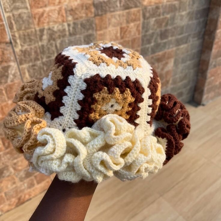 Chapeaux en crochet colorés