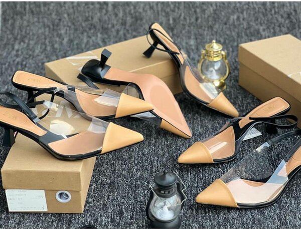 Clear heeled shoes with beige leather toe