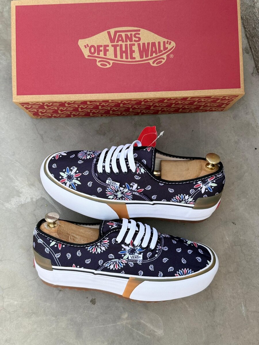 Vans Chaussures Basses Bleu Fleurs