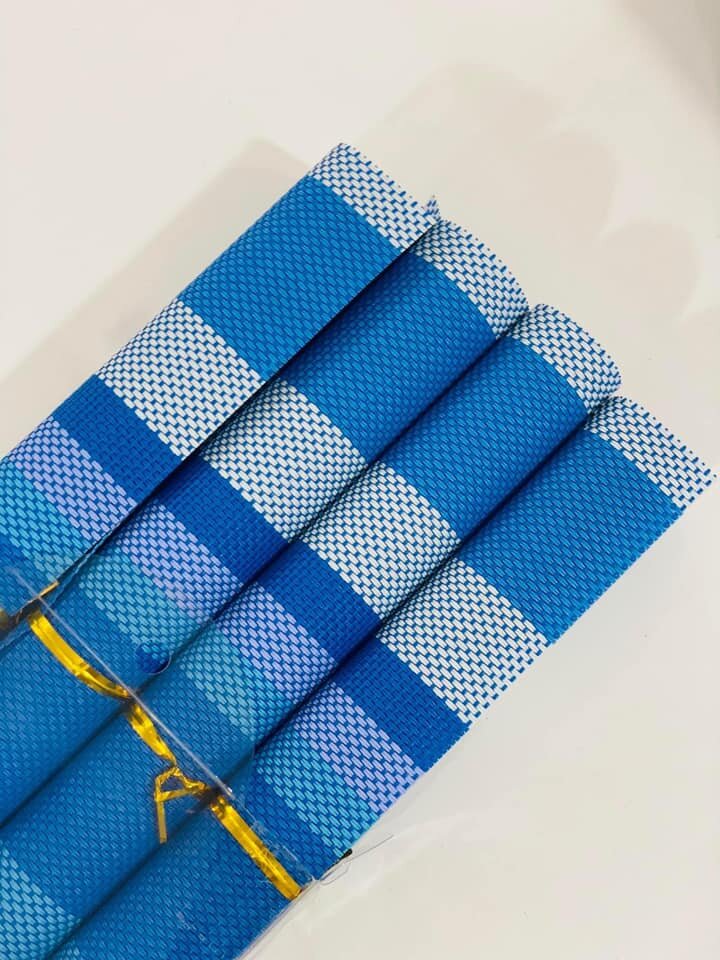 Table mats a set of 4 