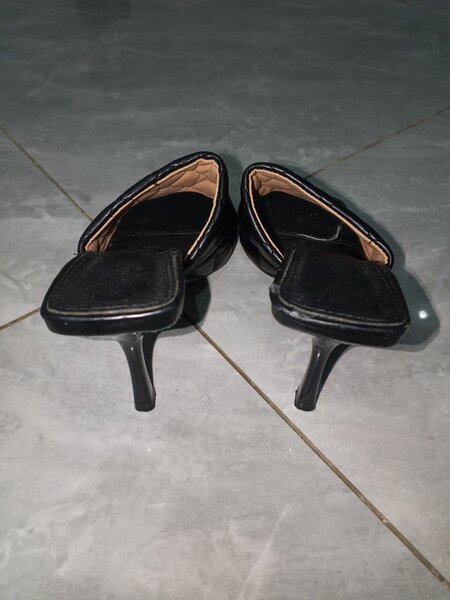 Mules à talons hauts noirs