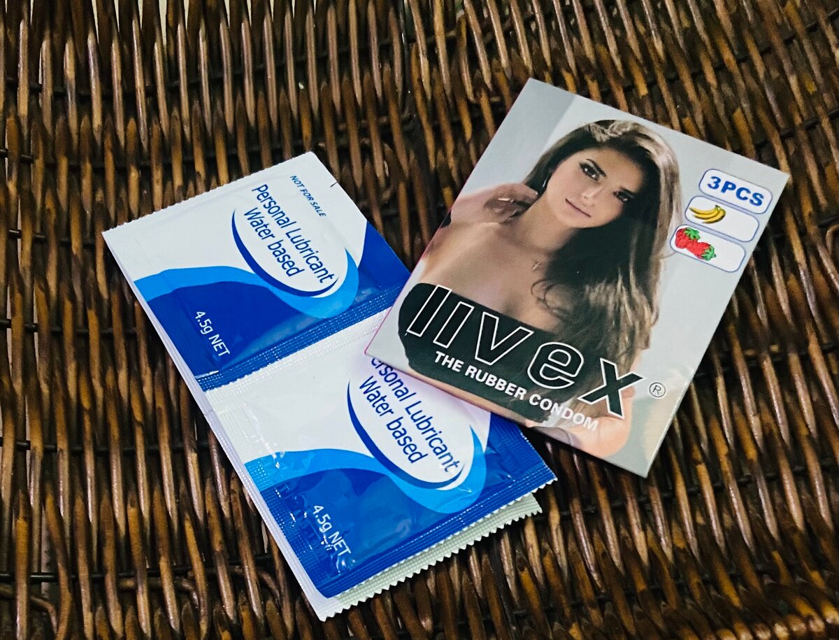 3 Préservatifs + 2 Lubrifiant