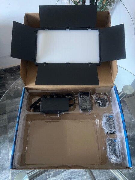 U800 LED video light.