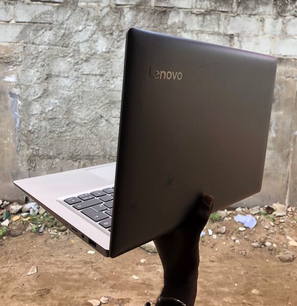 Laptop Lenovo moderne