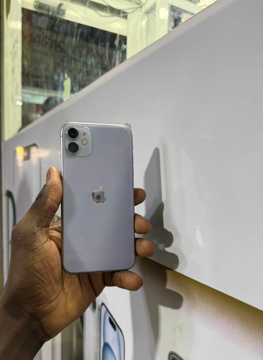 iPhone 11 Silver 64GB