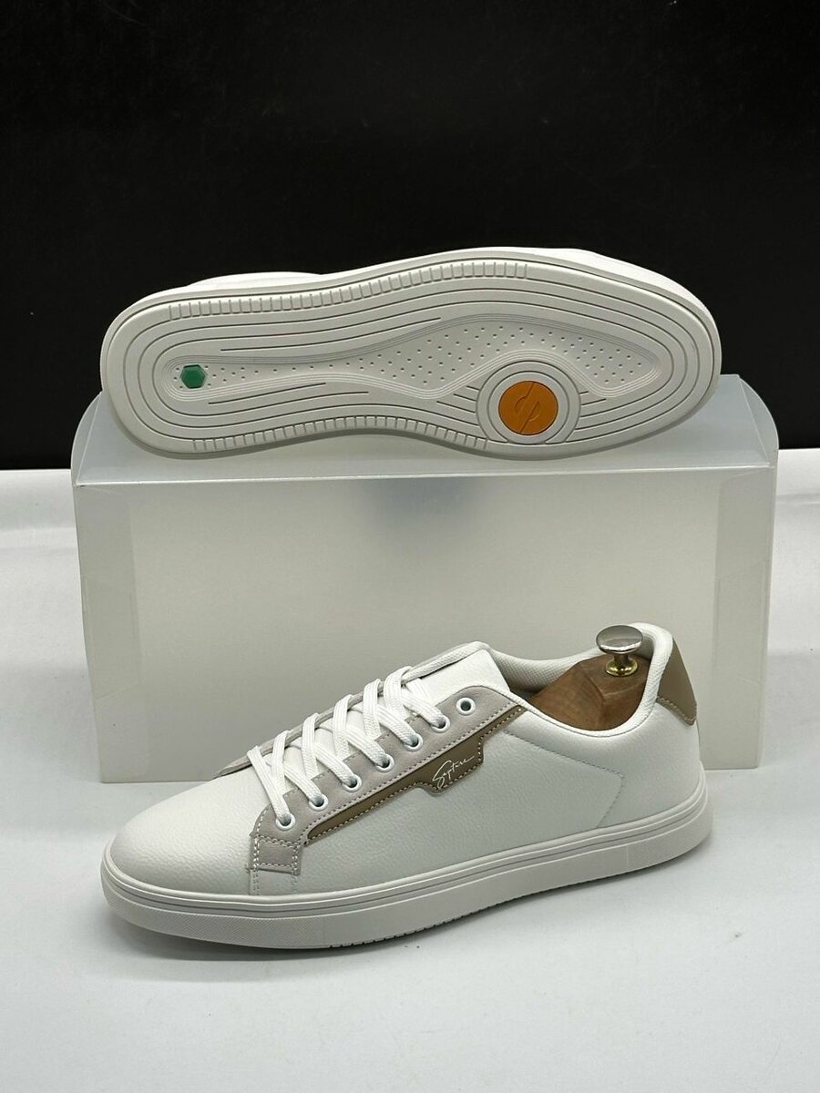 Sneakers en cuir blanc élégant