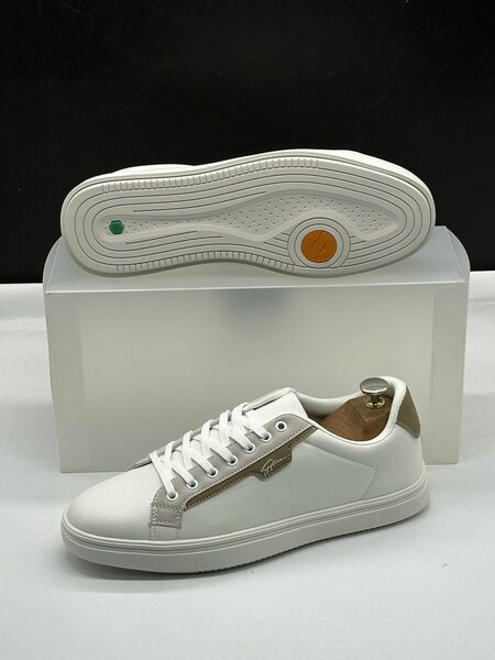 Sneakers en cuir blanc élégant