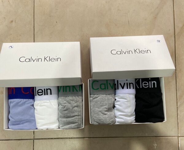 2 Boxers calvin Klein à 9500f