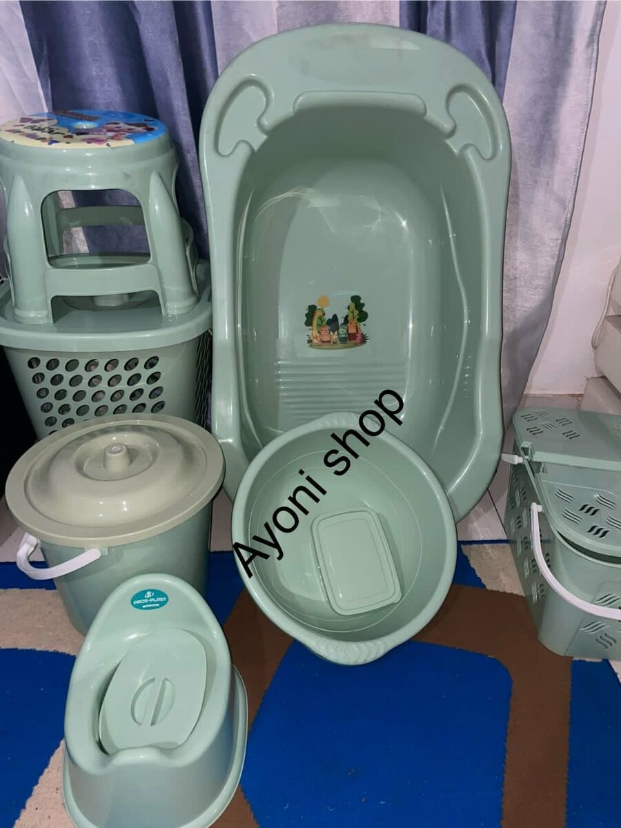 Baignoires, berceaux, articles bébé