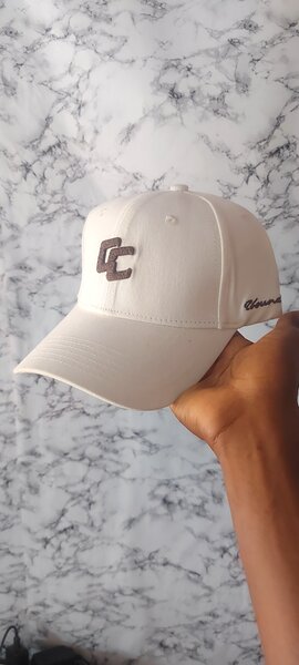 Casquette élégante blanche