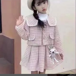 Вязаный нарядный костюм с юбкой розовый