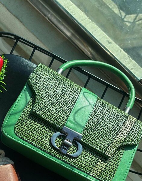 Sac à main vert élégant